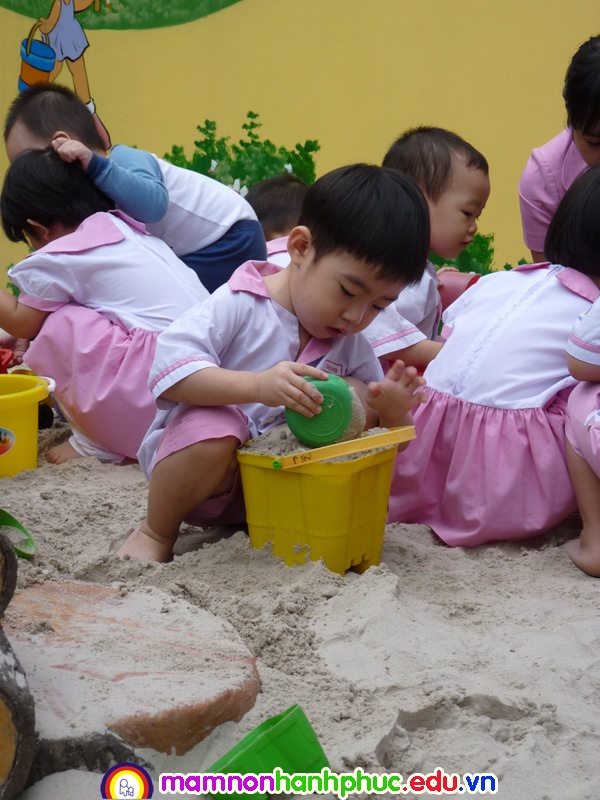 Những trò “nghịch bẩn” giúp trẻ phát triển toàn diện